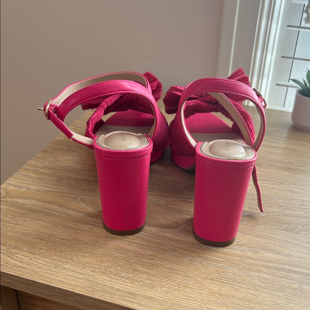Kelly & Katie Fuchsia Bow Heels - Picture 2 of 3